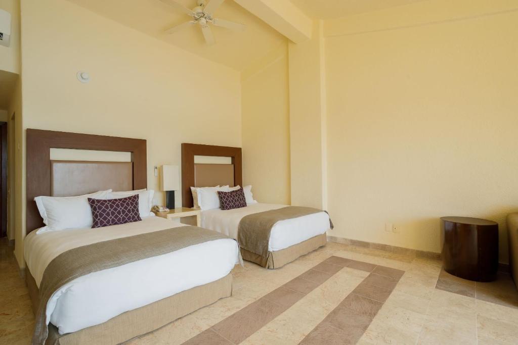 Camino Real Diamante Hotel